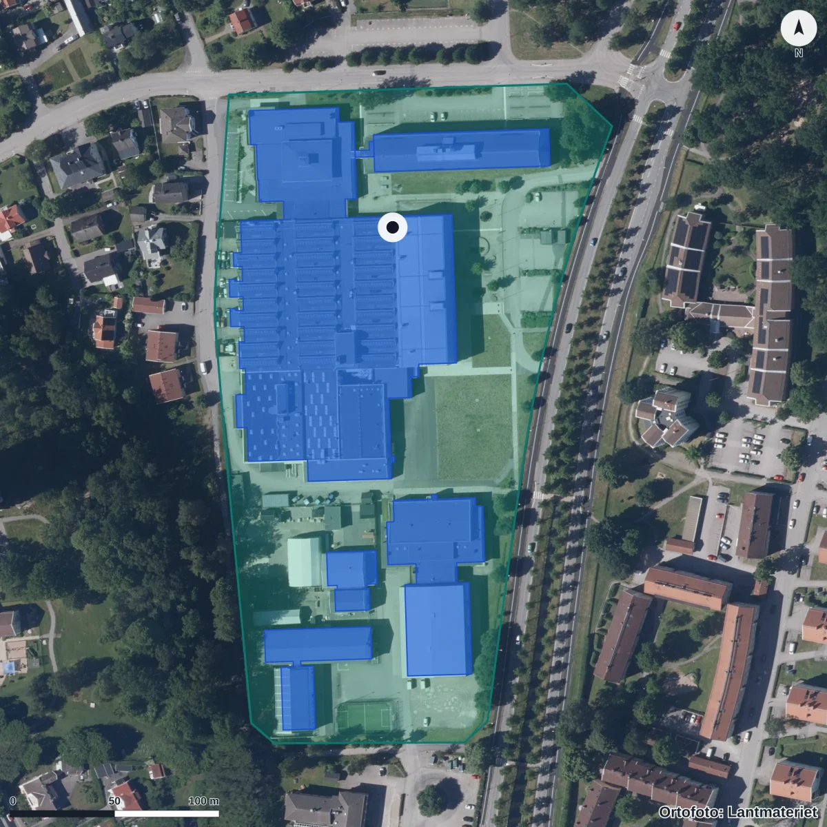 Flygbild över Kungsmadskolan, ortofoto från Lantmäteriet