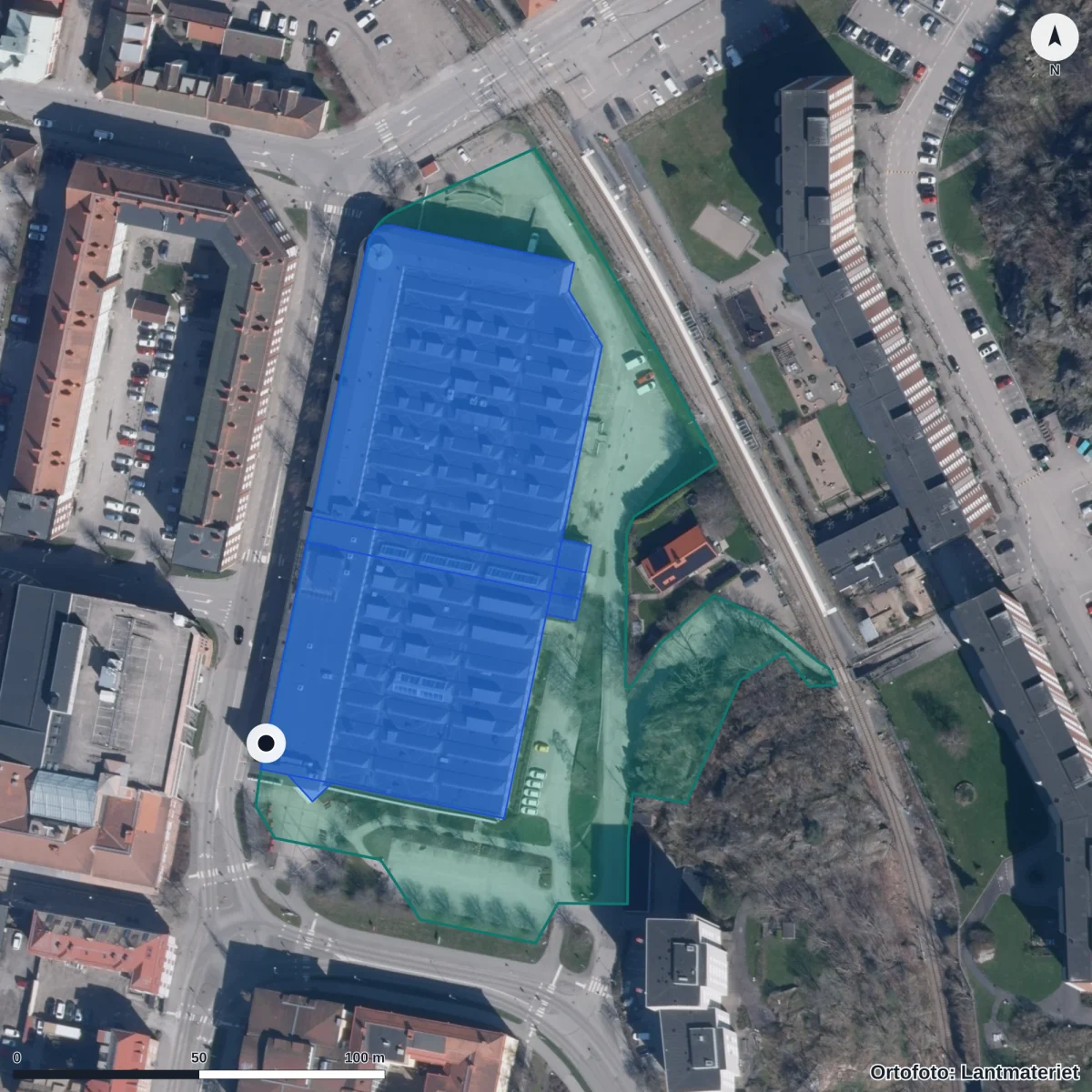 Flygbild över Uddevalla Gymnasieskola, ortofoto från Lantmäteriet
