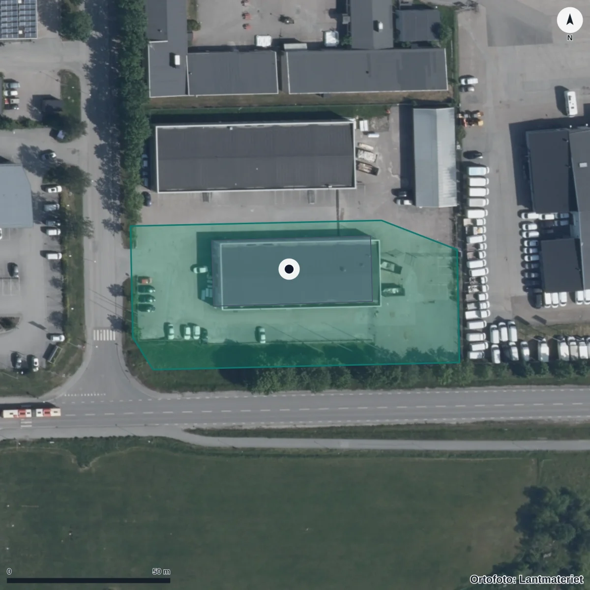 Flygbild över Bergstrands Gymnasium Sigtuna, ortofoto från Lantmäteriet