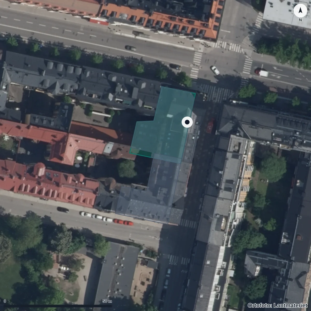 Flygbild över Birger Jarls Gymnasium, ortofoto från Lantmäteriet