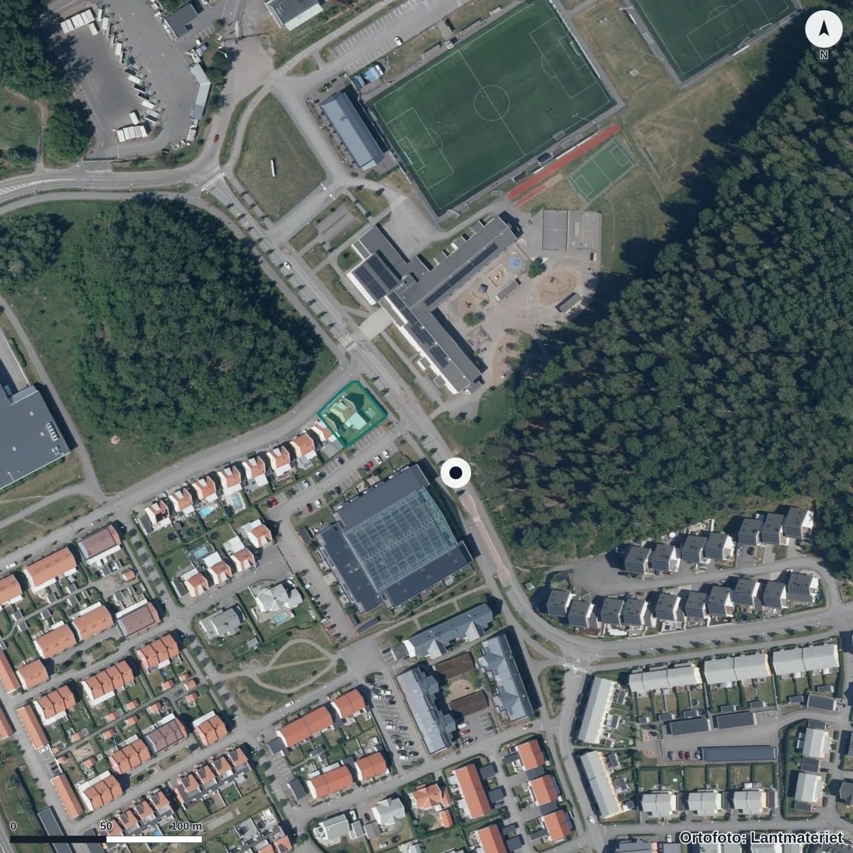 Flygbild över Harvestadsskolan, ortofoto från Lantmäteriet