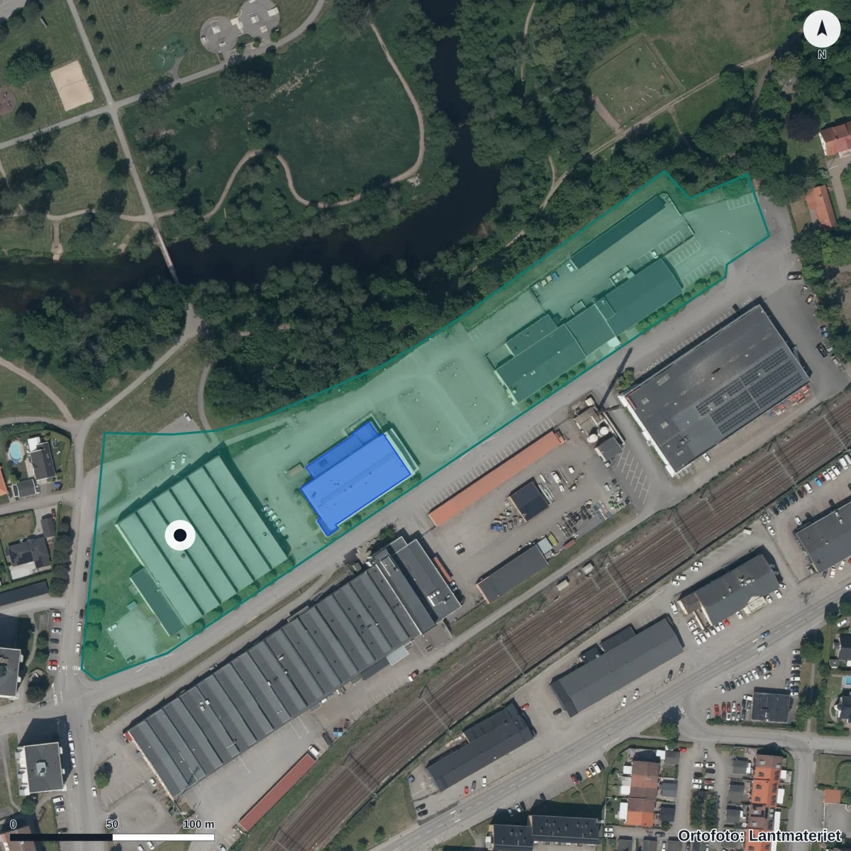 Flygbild över Mjölby vuxenutbildning, ortofoto från Lantmäteriet
