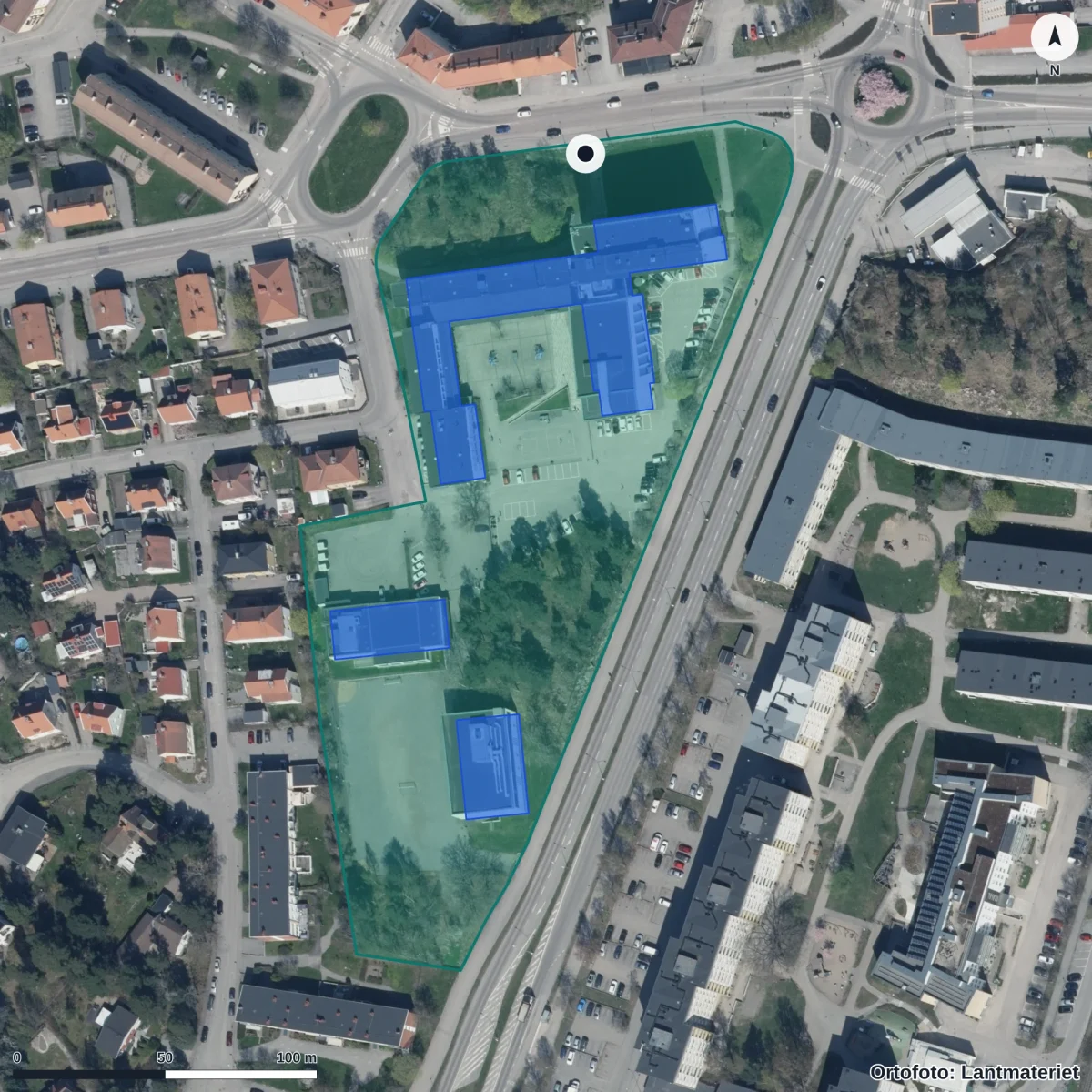 Flygbild över Stålforsskolan, ortofoto från Lantmäteriet