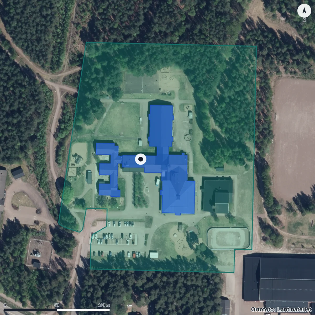 Flygbild över Bergetskolan, ortofoto från Lantmäteriet