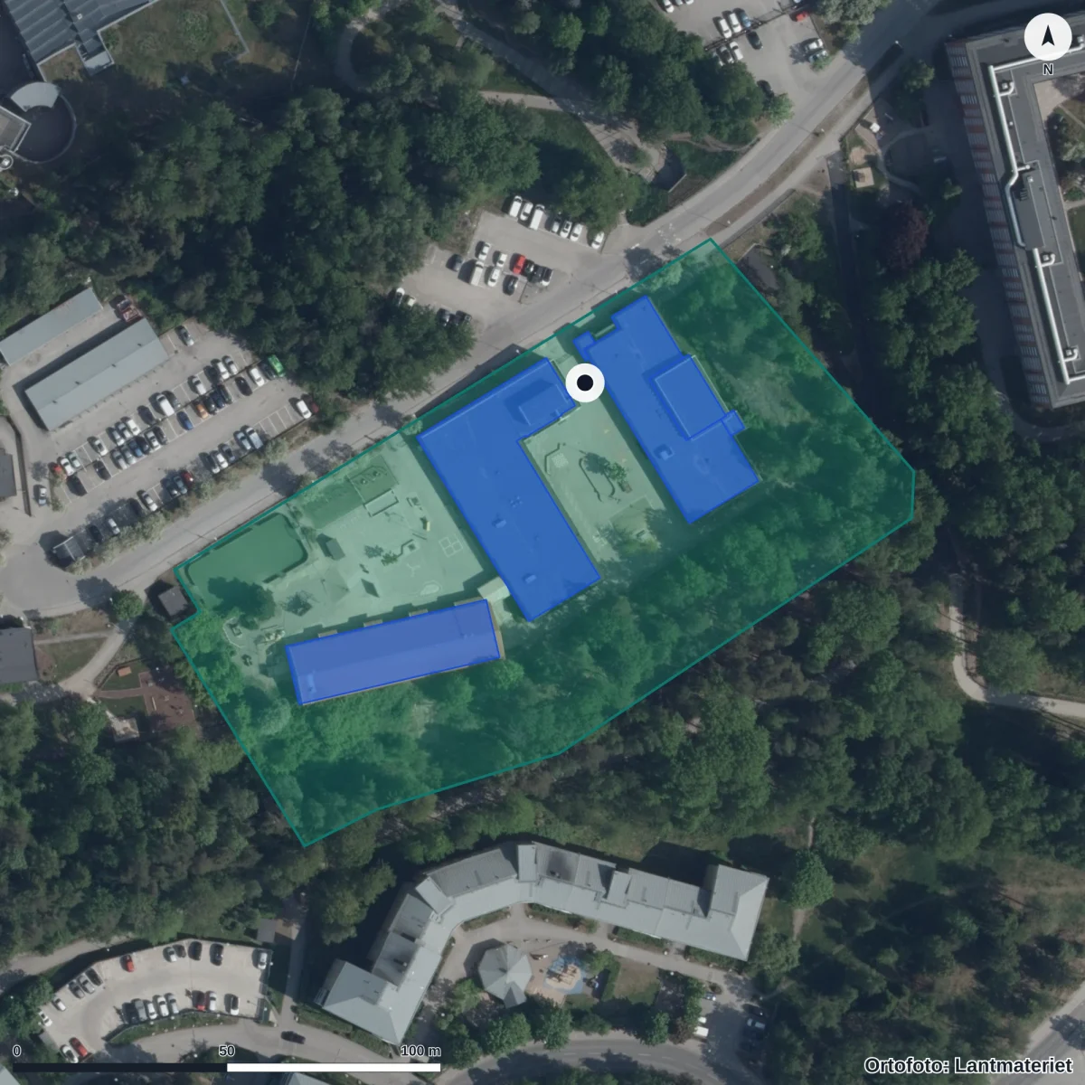 Flygbild över Visättraskolan, ortofoto från Lantmäteriet
