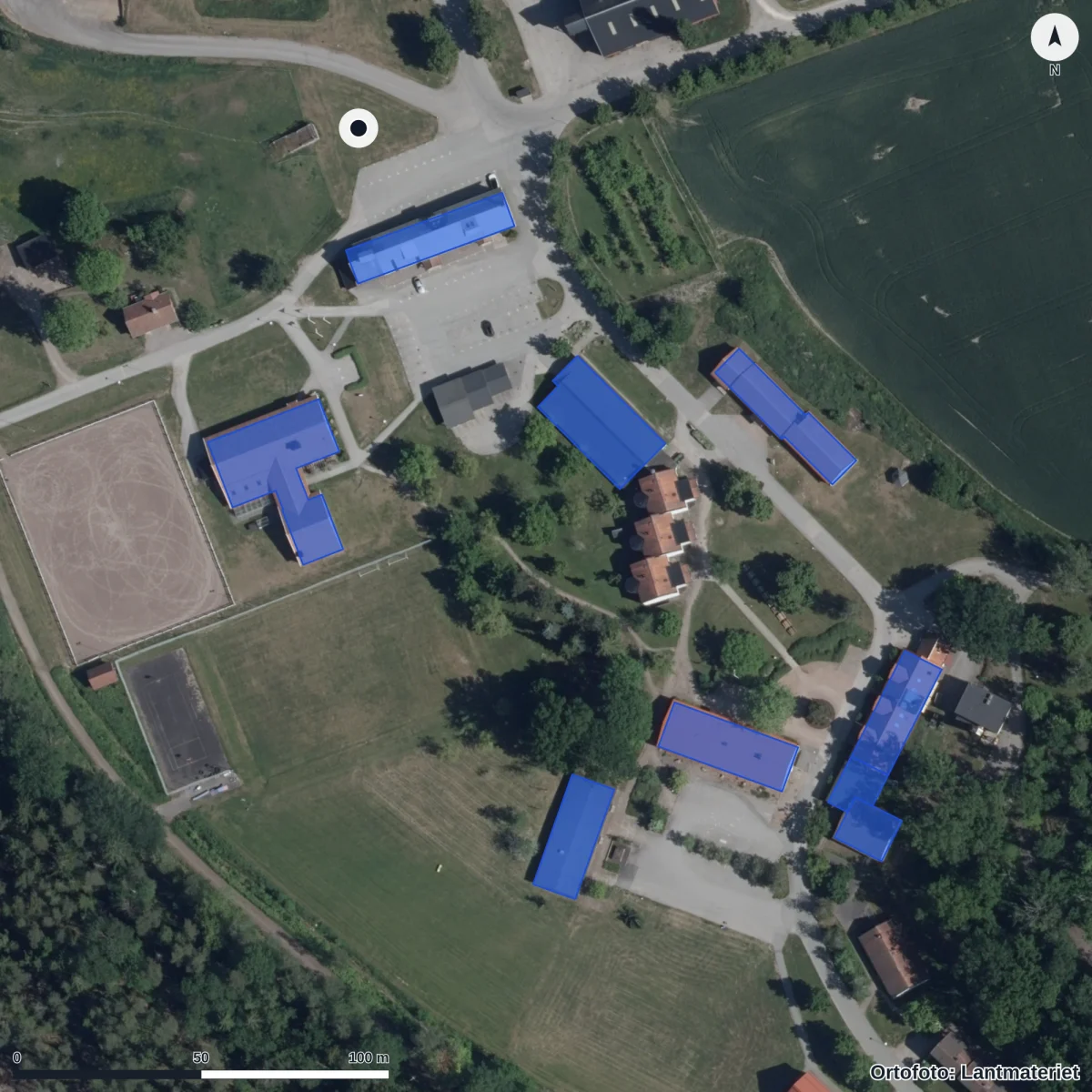 Flygbild över Gamlebygymnasiet, ortofoto från Lantmäteriet