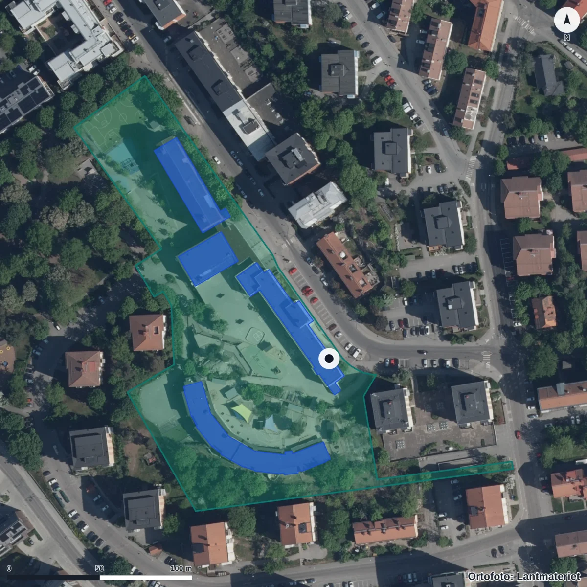 Flygbild över Lilla Alby skola, ortofoto från Lantmäteriet