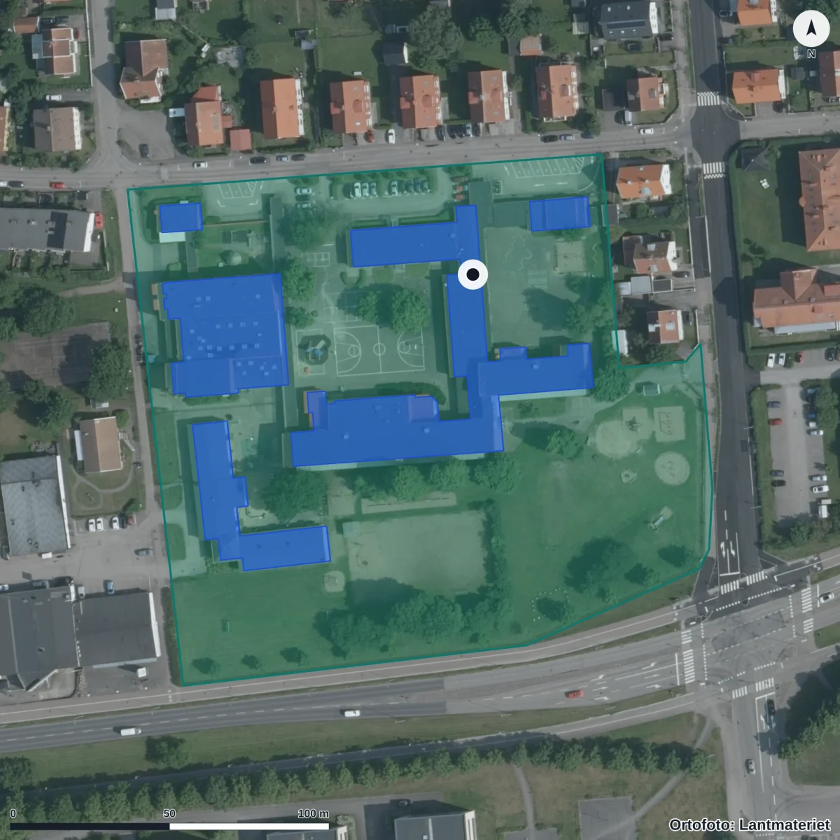 Flygbild över Slottsjordsskolan, ortofoto från Lantmäteriet