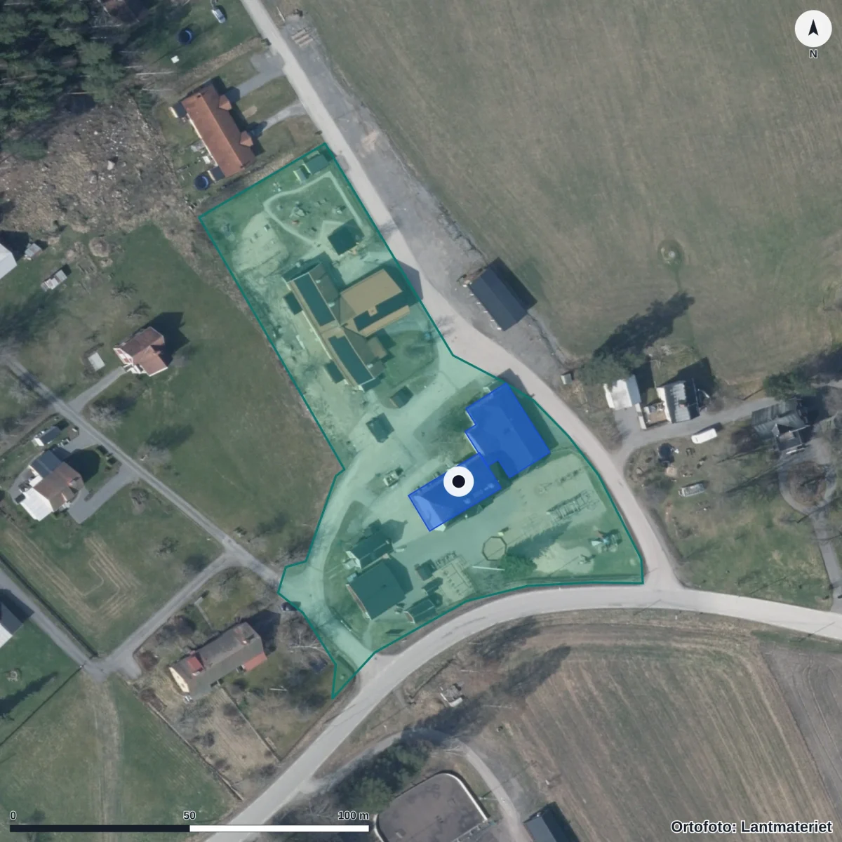 Flygbild över Löa Skola, ortofoto från Lantmäteriet
