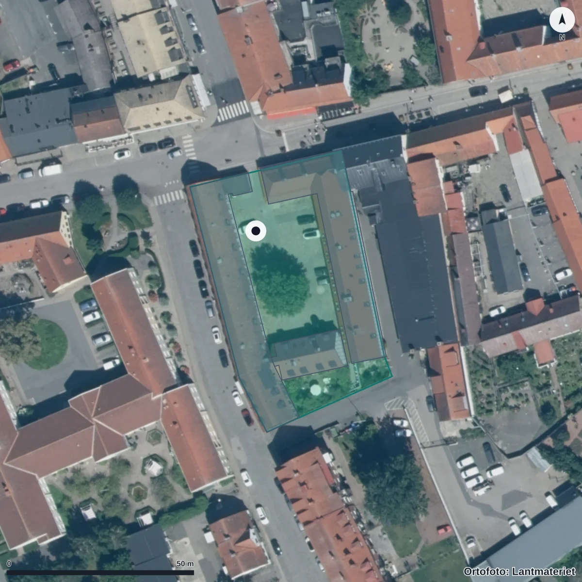 Flygbild över Kommunal Vuxenutbildning Simrishamn, ortofoto från Lantmäteriet