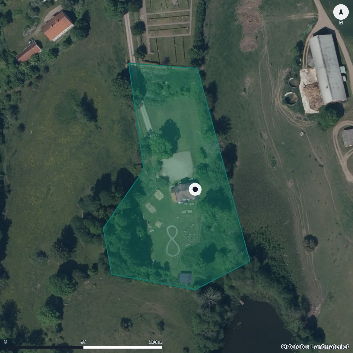 Flygbild över Rinnagårdens fritidshem, ortofoto från Lantmäteriet