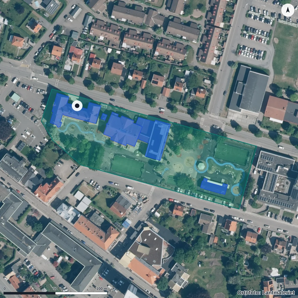 Flygbild över Bruksskolan, ortofoto från Lantmäteriet