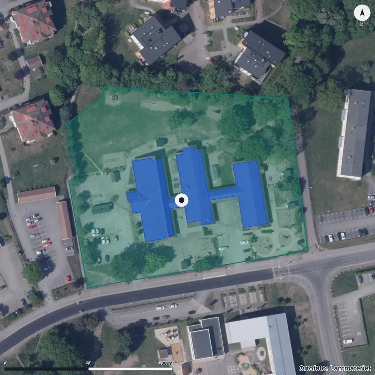 Flygbild över Montessoriskolan Regnbågen, ortofoto från Lantmäteriet