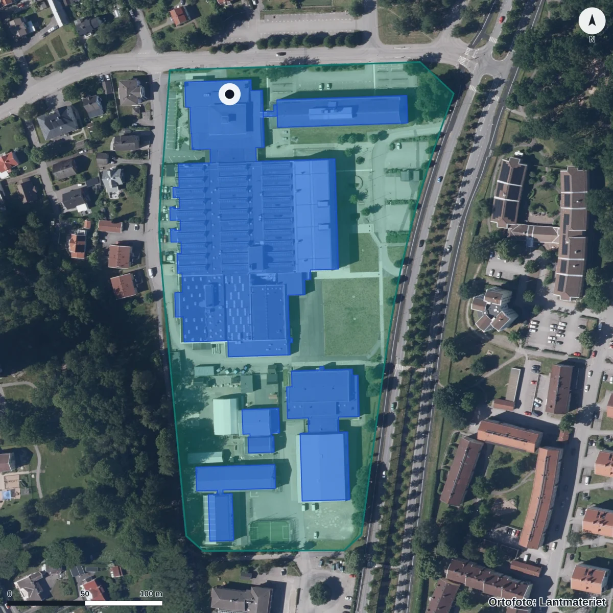 Flygbild över Kungsmadskolan, ortofoto från Lantmäteriet