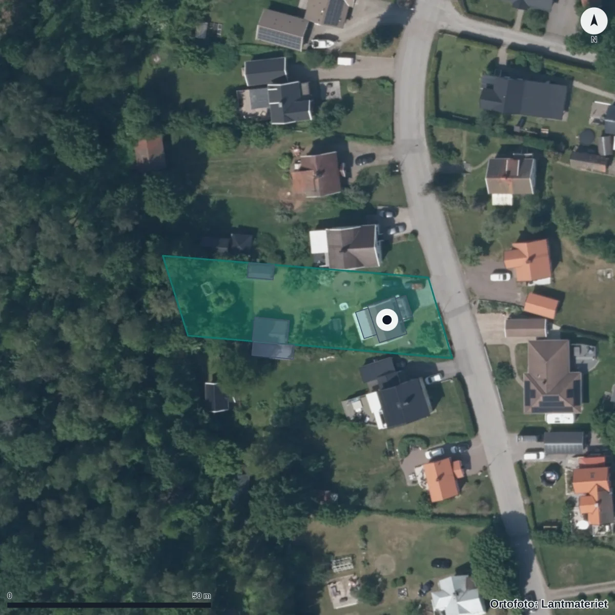 Flygbild över Långängskolan, ortofoto från Lantmäteriet