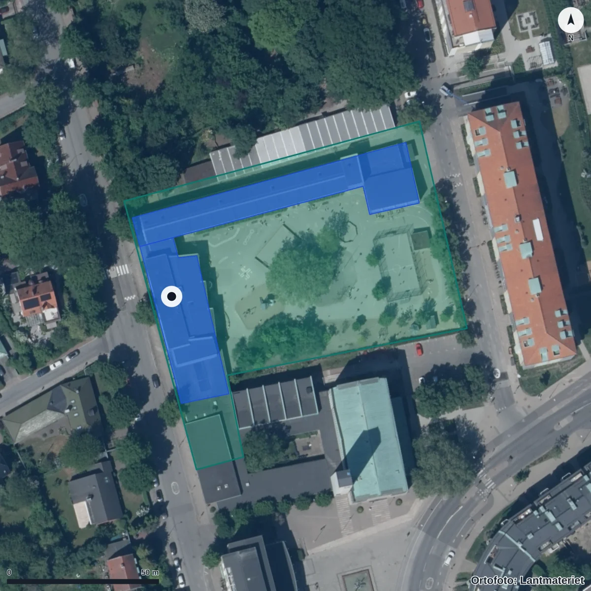 Flygbild över Fridhemsskolan, ortofoto från Lantmäteriet