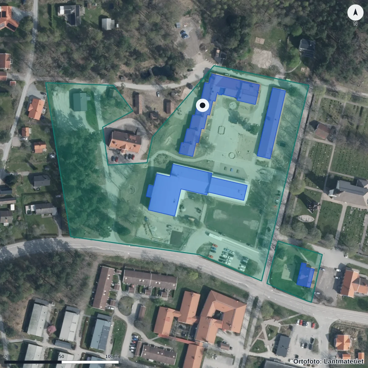 Flygbild över Glanshammars skola, ortofoto från Lantmäteriet