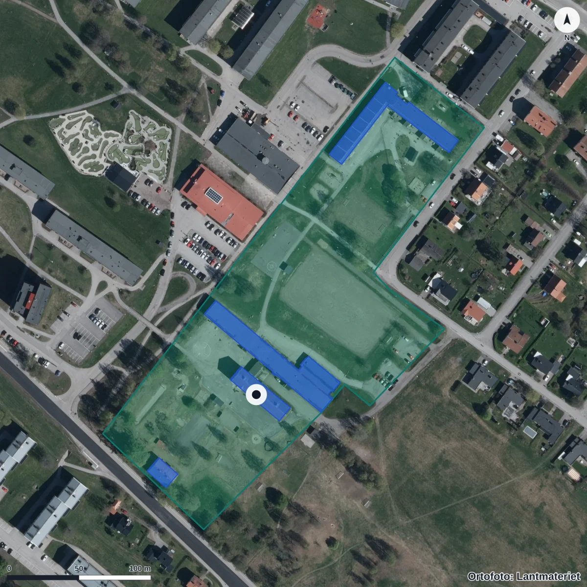 Flygbild över Högoms skola, ortofoto från Lantmäteriet