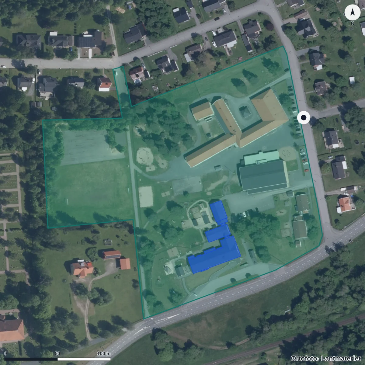 Flygbild över Malmbäcks skola, ortofoto från Lantmäteriet