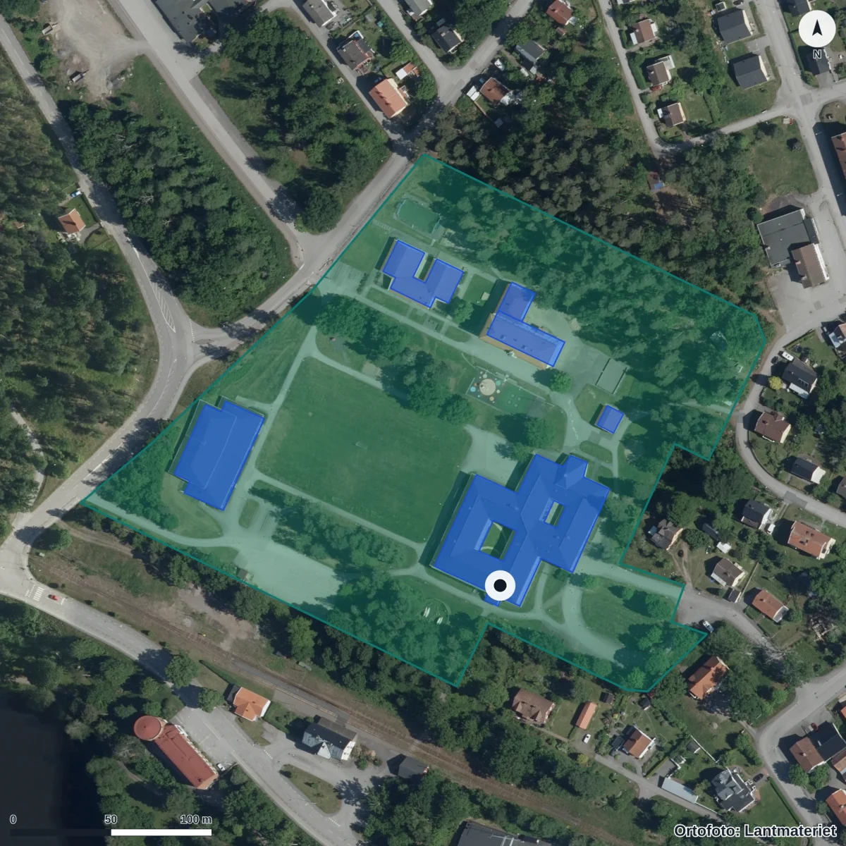 Flygbild över Ankarsrums skola, ortofoto från Lantmäteriet