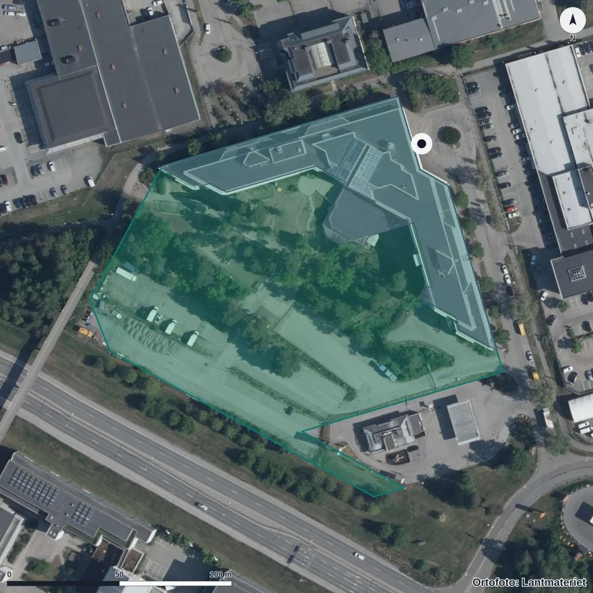 Flygbild över Fryshuset Grundskola Akalla, ortofoto från Lantmäteriet