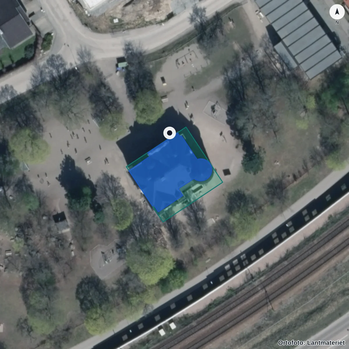 Flygbild över Fridnässkolan, ortofoto från Lantmäteriet