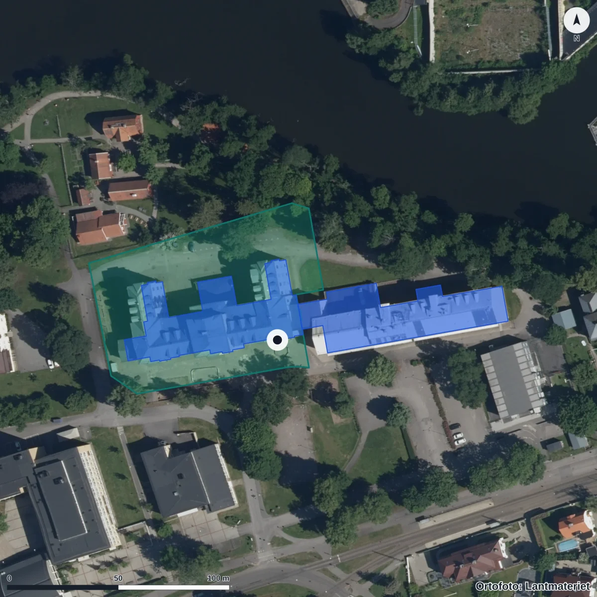 Flygbild över Norrköpings Montessoriskola, ortofoto från Lantmäteriet