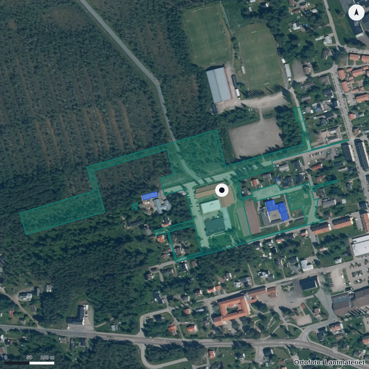 Flygbild över Vansbro Lärcentrum, ortofoto från Lantmäteriet