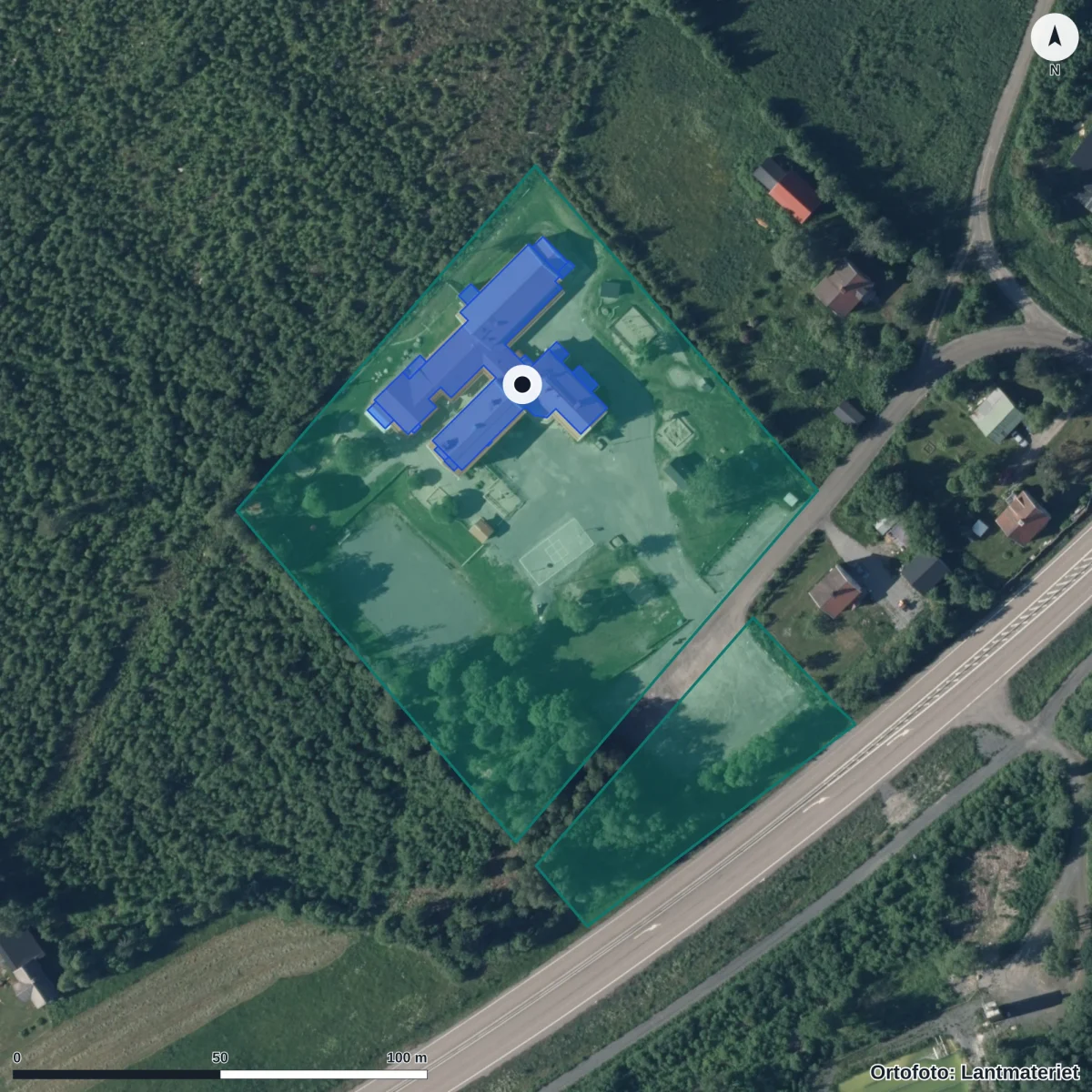 Flygbild över Idbynskolan, ortofoto från Lantmäteriet