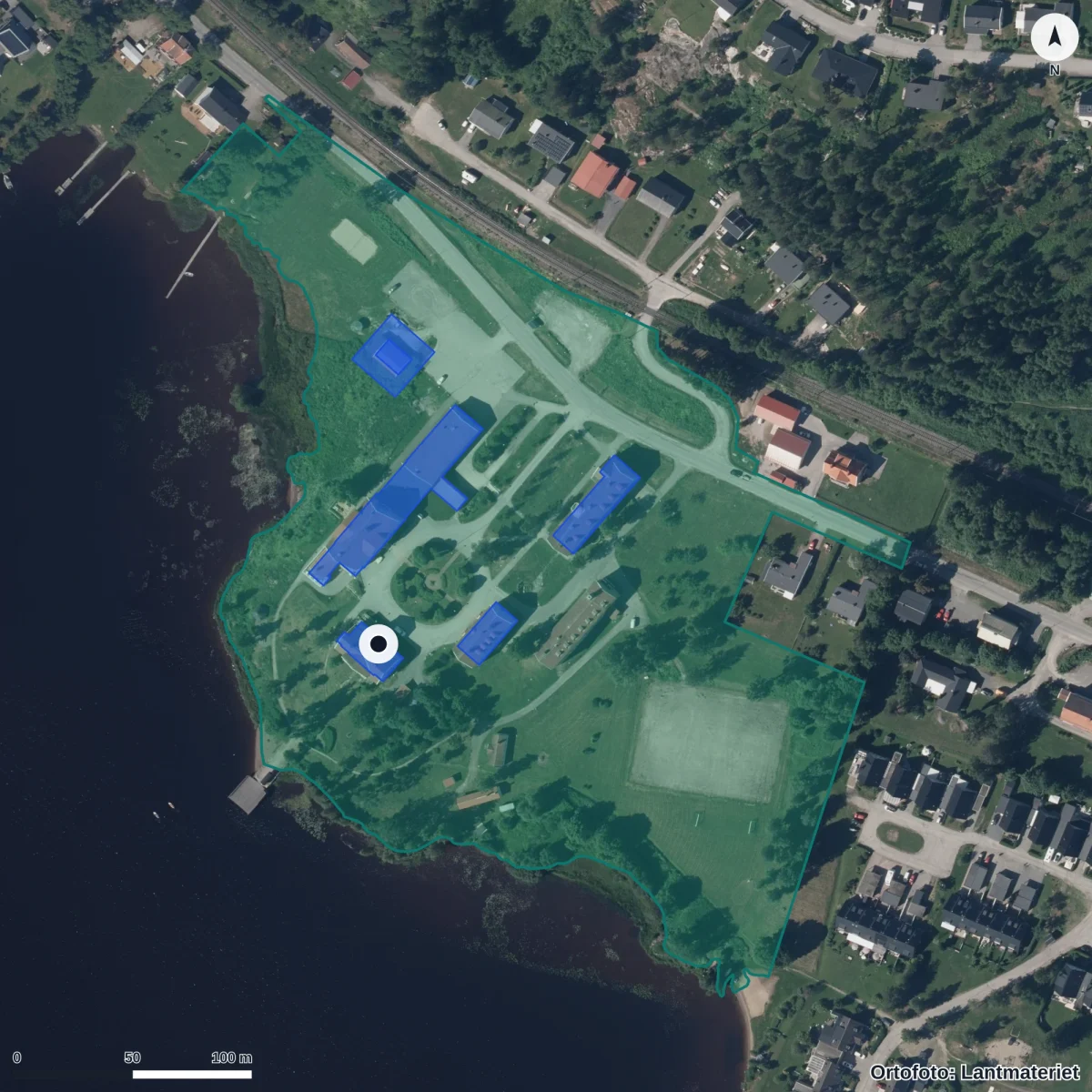 Flygbild över Hampnäs gymnasium, ortofoto från Lantmäteriet