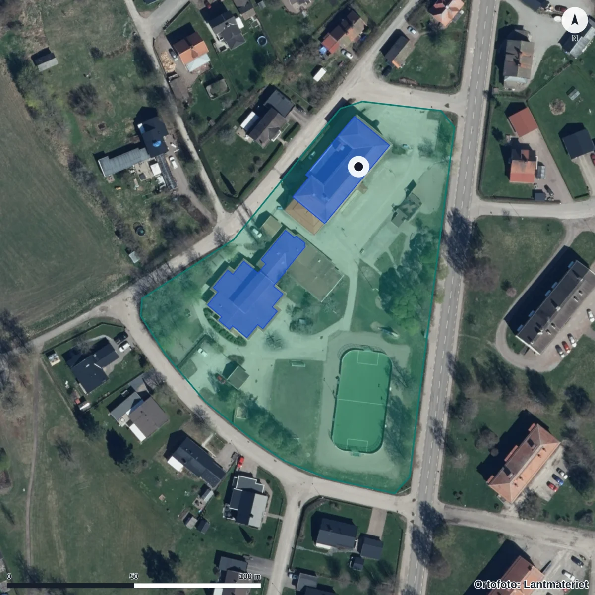 Flygbild över Fors skola, ortofoto från Lantmäteriet