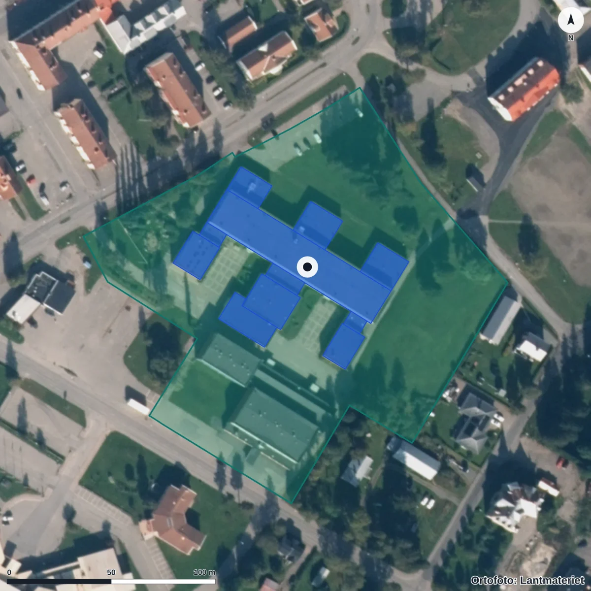 Flygbild över Hjalmar Strömerskolan Vux, ortofoto från Lantmäteriet
