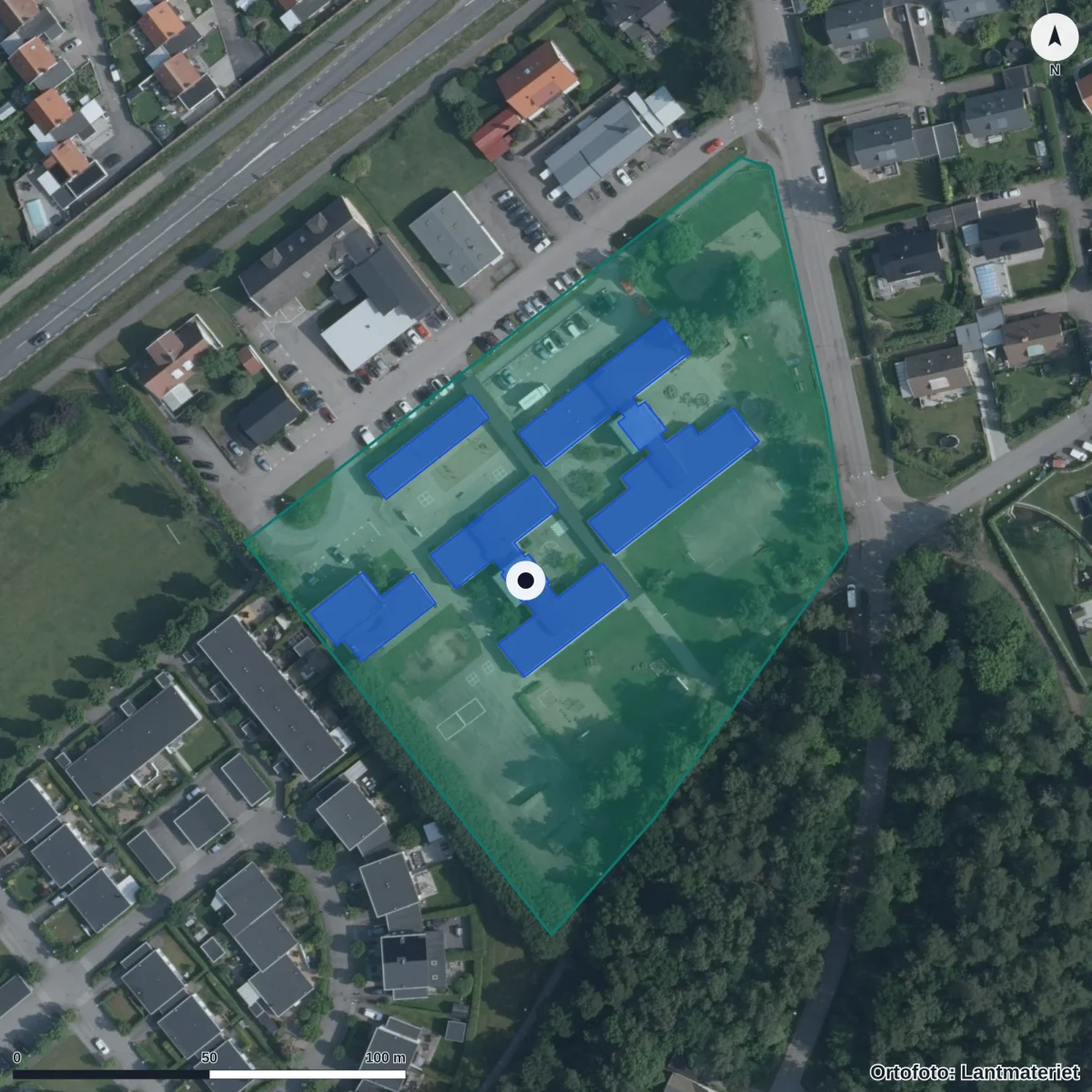 Flygbild över Jutarumsskolan, ortofoto från Lantmäteriet