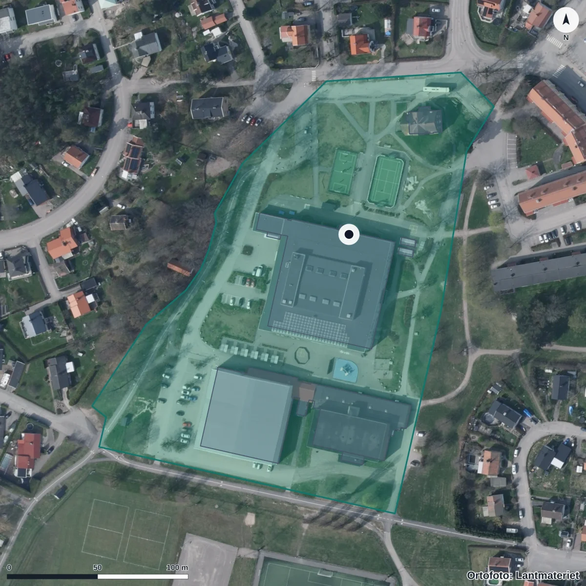 Flygbild över Kung Karls skola, ortofoto från Lantmäteriet