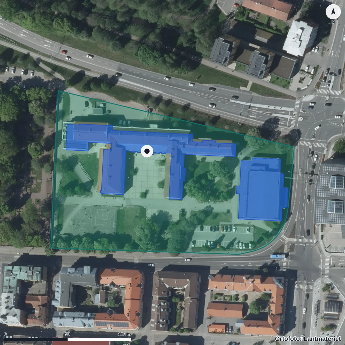 Flygbild över Helenaskolan, ortofoto från Lantmäteriet