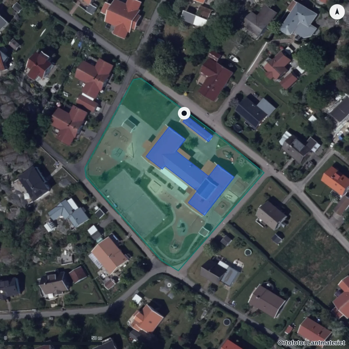 Flygbild över Asperöskolan, ortofoto från Lantmäteriet