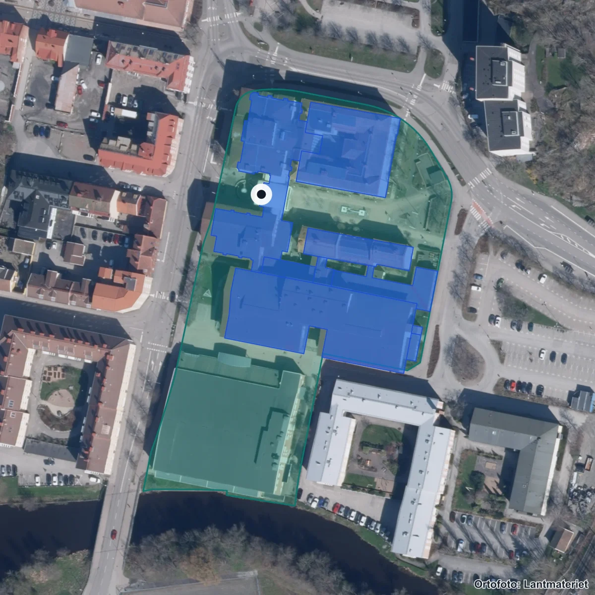 Flygbild över Uddevalla Gymnasieskola, ortofoto från Lantmäteriet