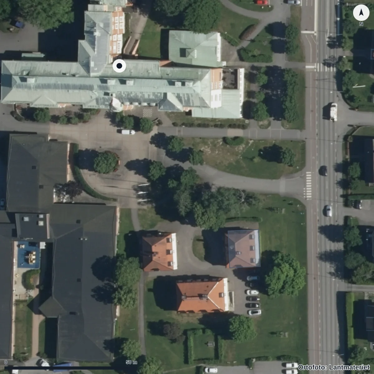 Flygbild över Nyströmska skolan, ortofoto från Lantmäteriet