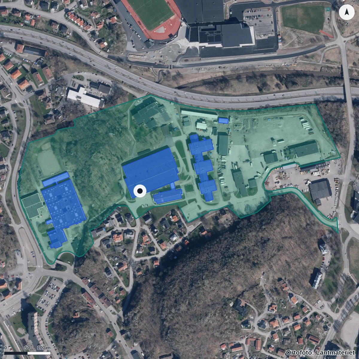 Flygbild över Uddevalla Gymnasieskola, ortofoto från Lantmäteriet