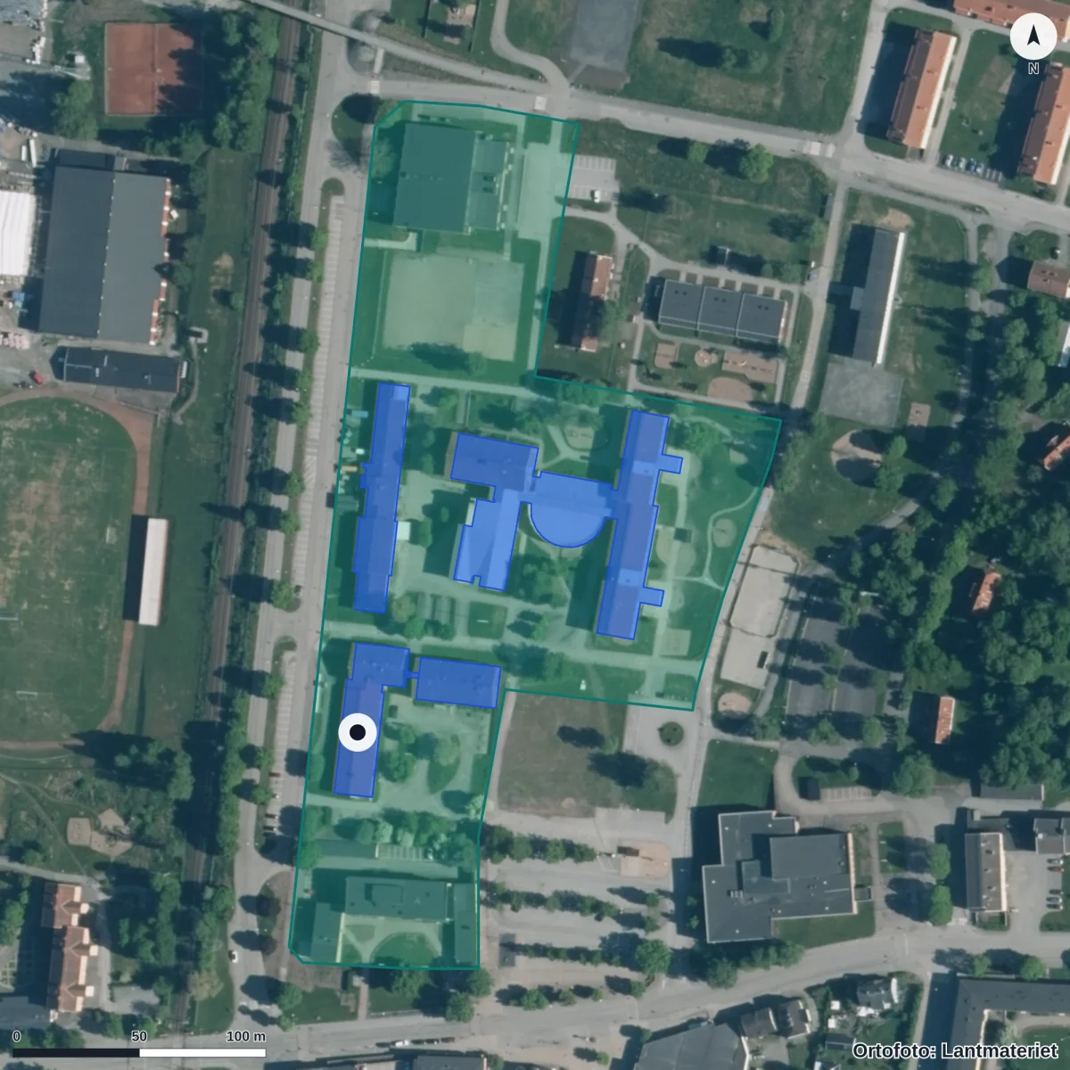 Flygbild över Pihlskolan, ortofoto från Lantmäteriet