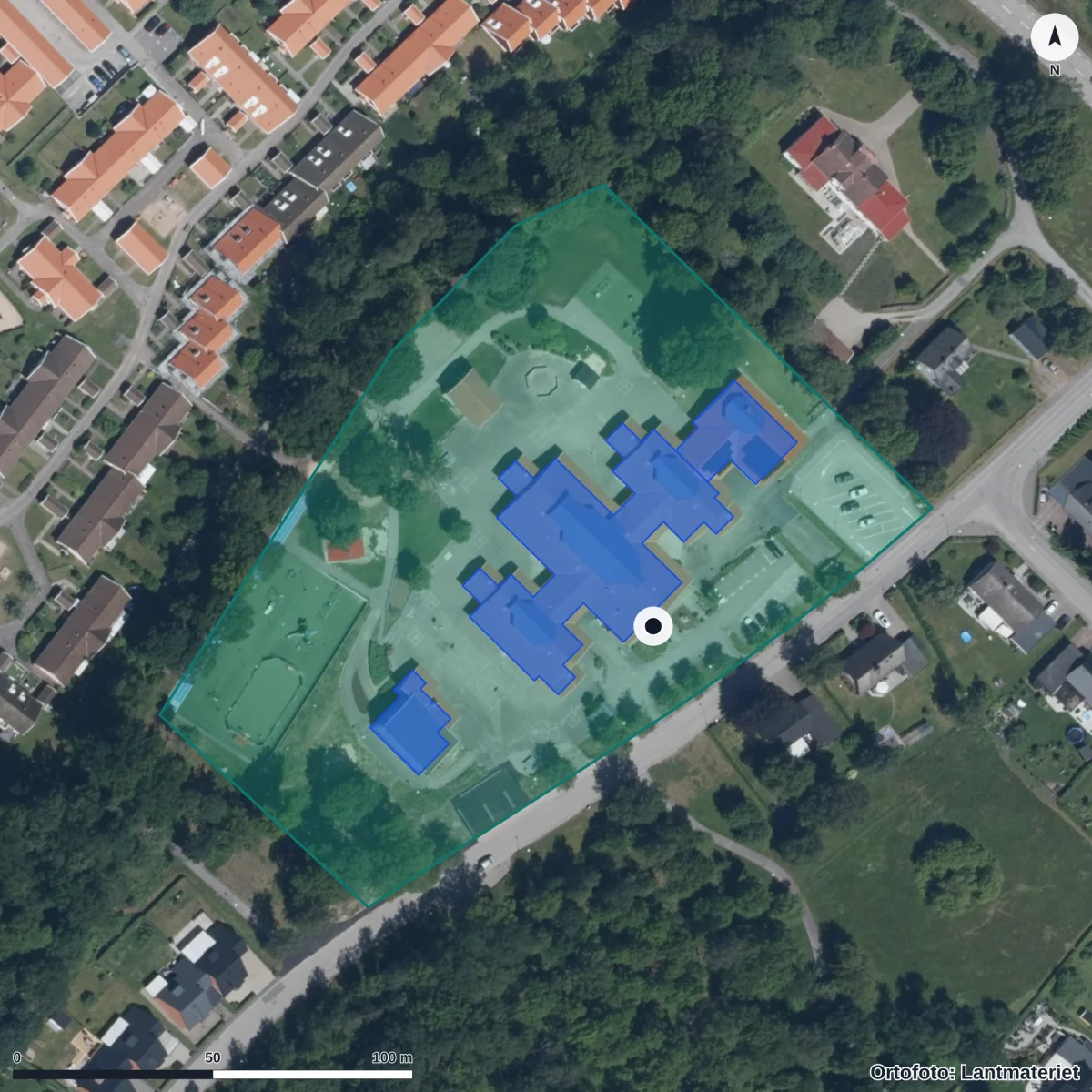 Flygbild över Hjortsbergskolan, ortofoto från Lantmäteriet