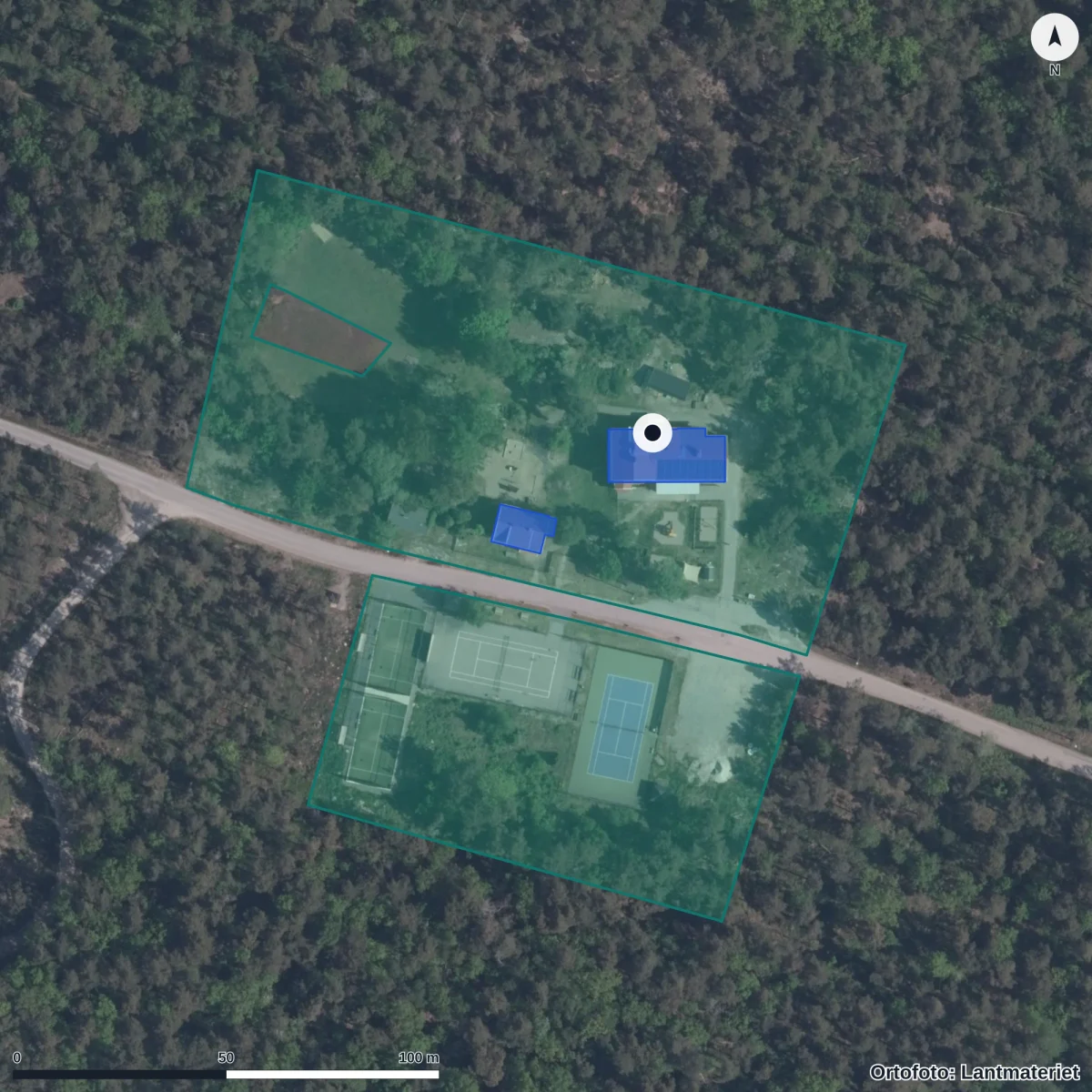 Flygbild över Aspöskolan, ortofoto från Lantmäteriet