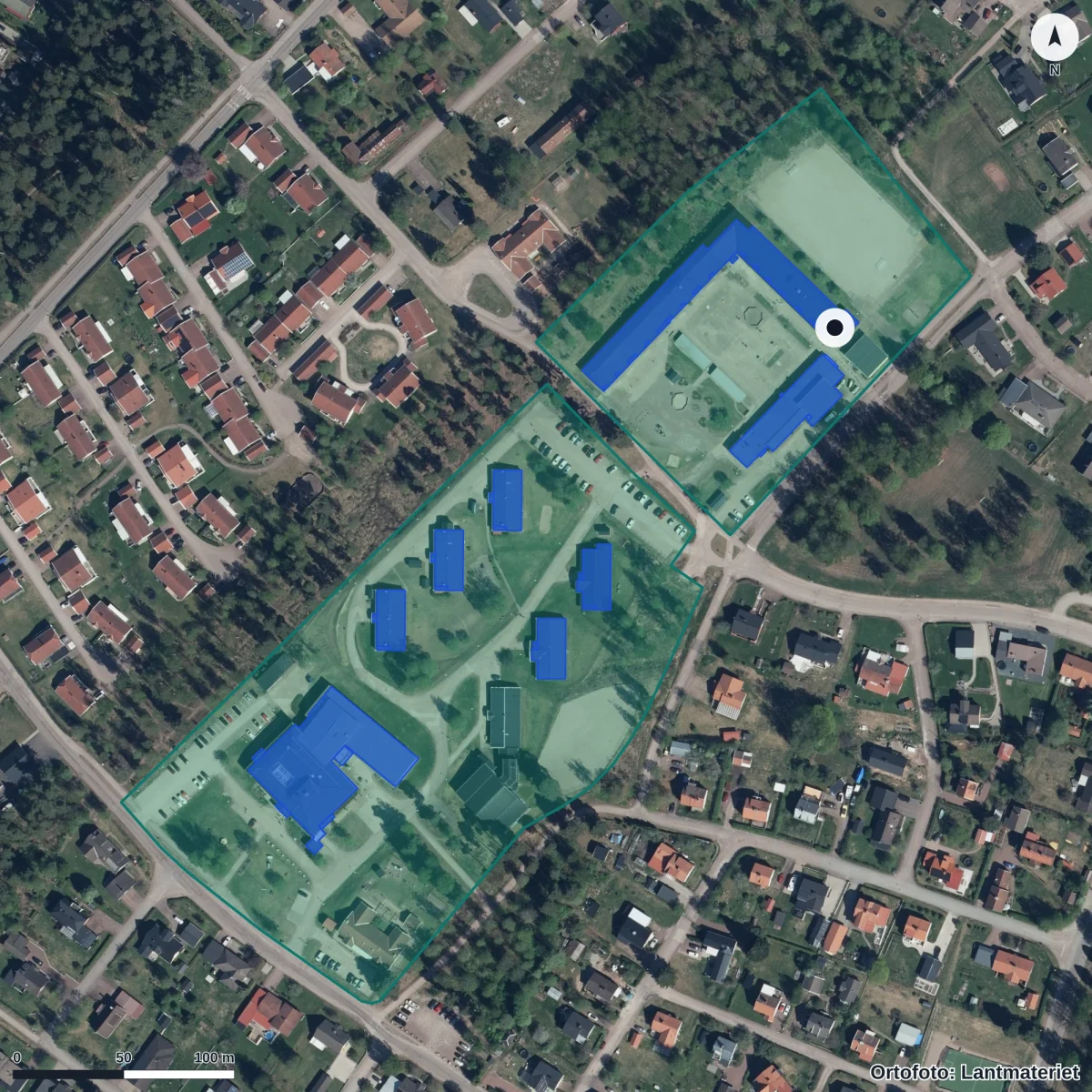 Flygbild över Morkarlby skola, ortofoto från Lantmäteriet