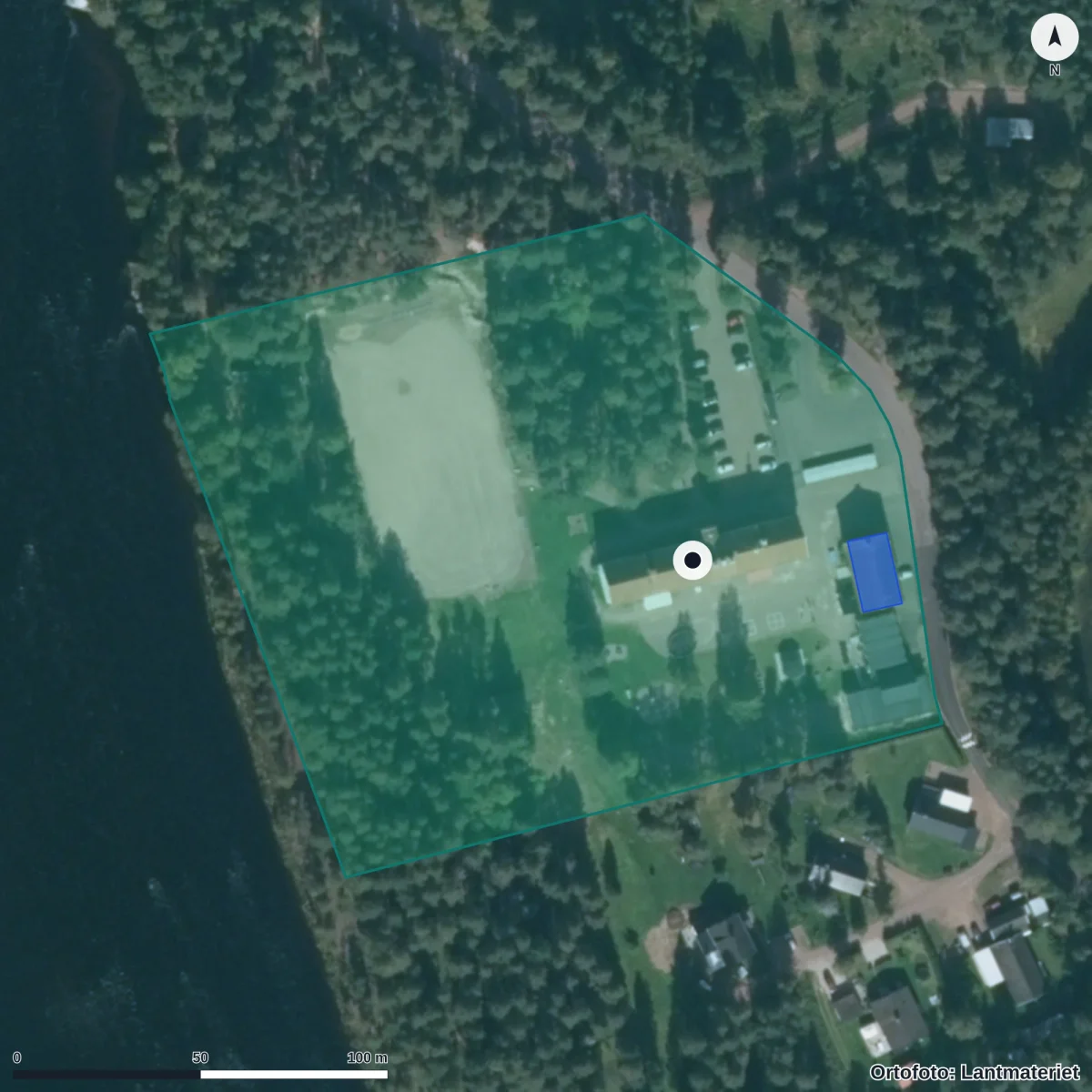 Flygbild över Rot skola, ortofoto från Lantmäteriet