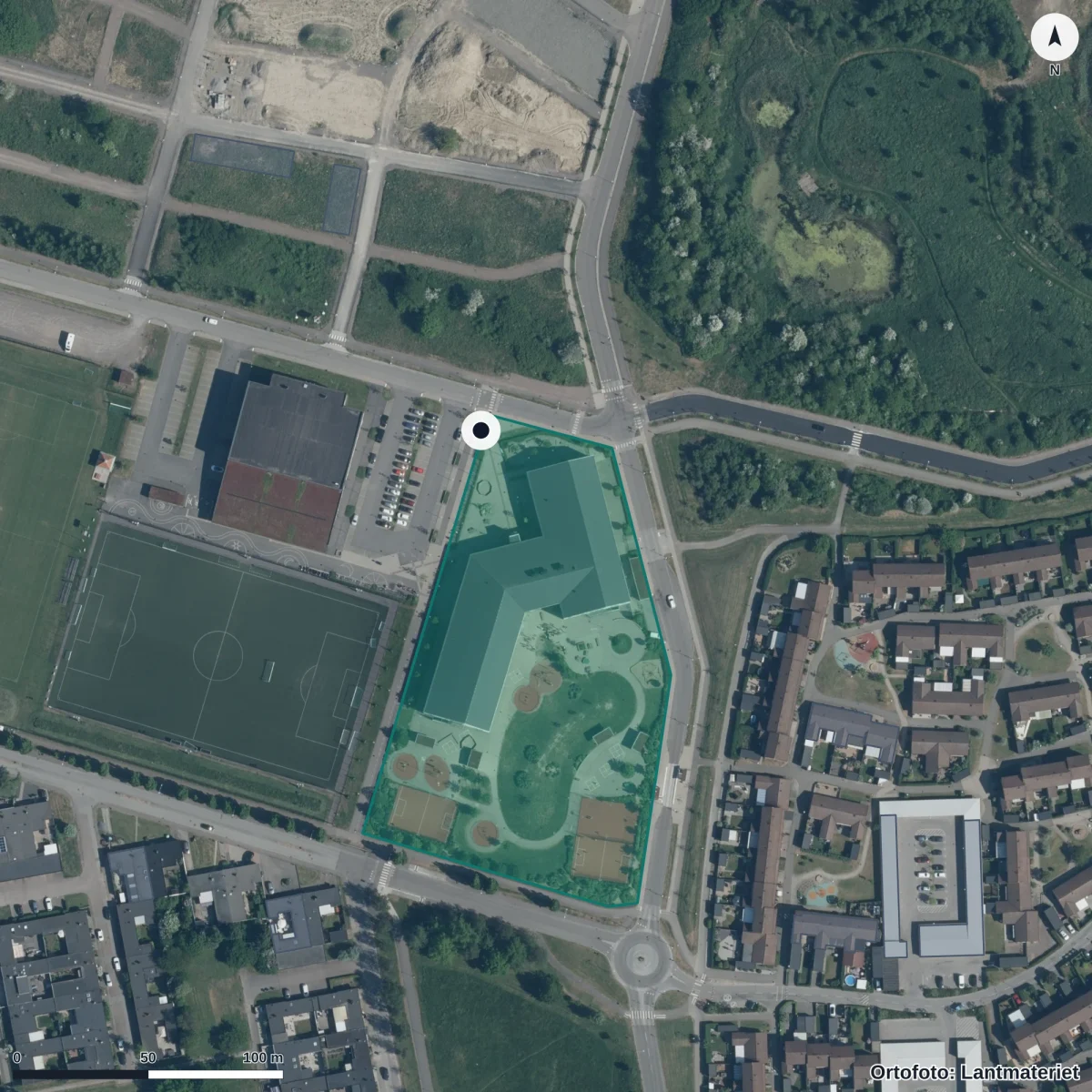 Flygbild över Internationella Engelska Skolan Landskrona, ortofoto från Lantmäteriet