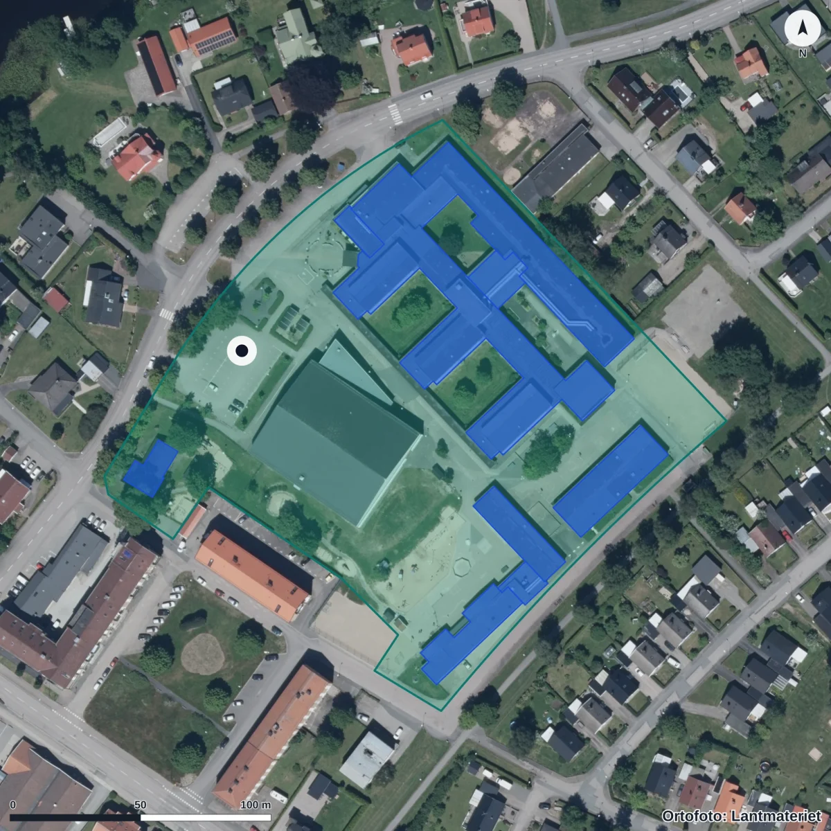 Flygbild över Astradskolan, ortofoto från Lantmäteriet