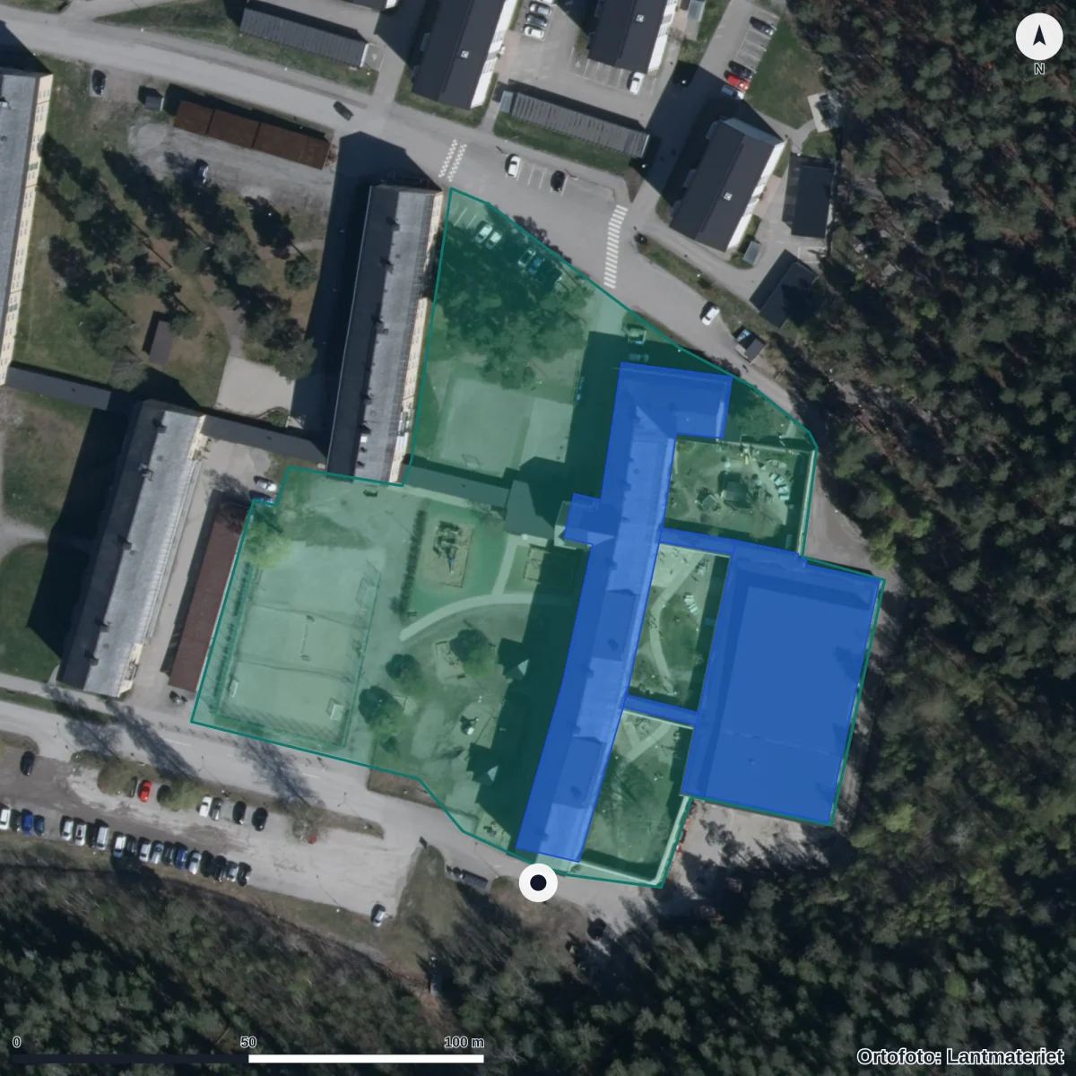 Flygbild över Sidsjö Fristående Grundskola, ortofoto från Lantmäteriet