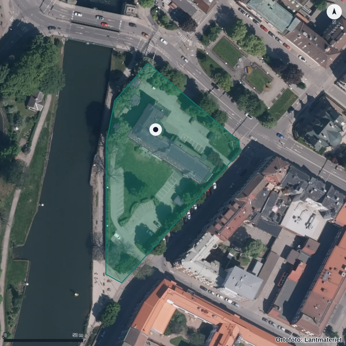 Flygbild över LBS Kreativa Gymnasiet Trollhättan, ortofoto från Lantmäteriet