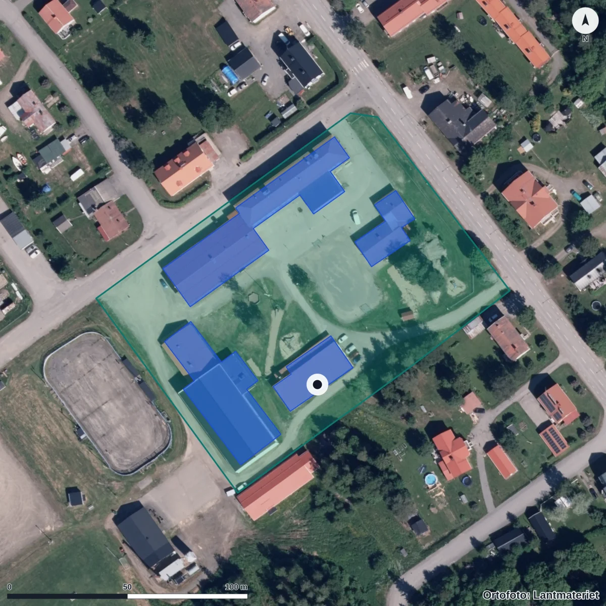 Flygbild över Nybyskolan, ortofoto från Lantmäteriet