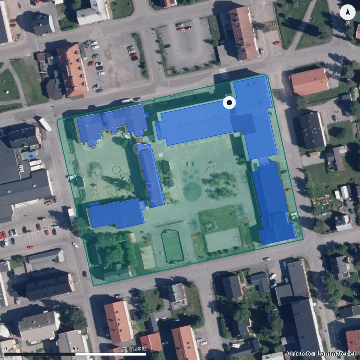 Flygbild över Vegaskolan, ortofoto från Lantmäteriet